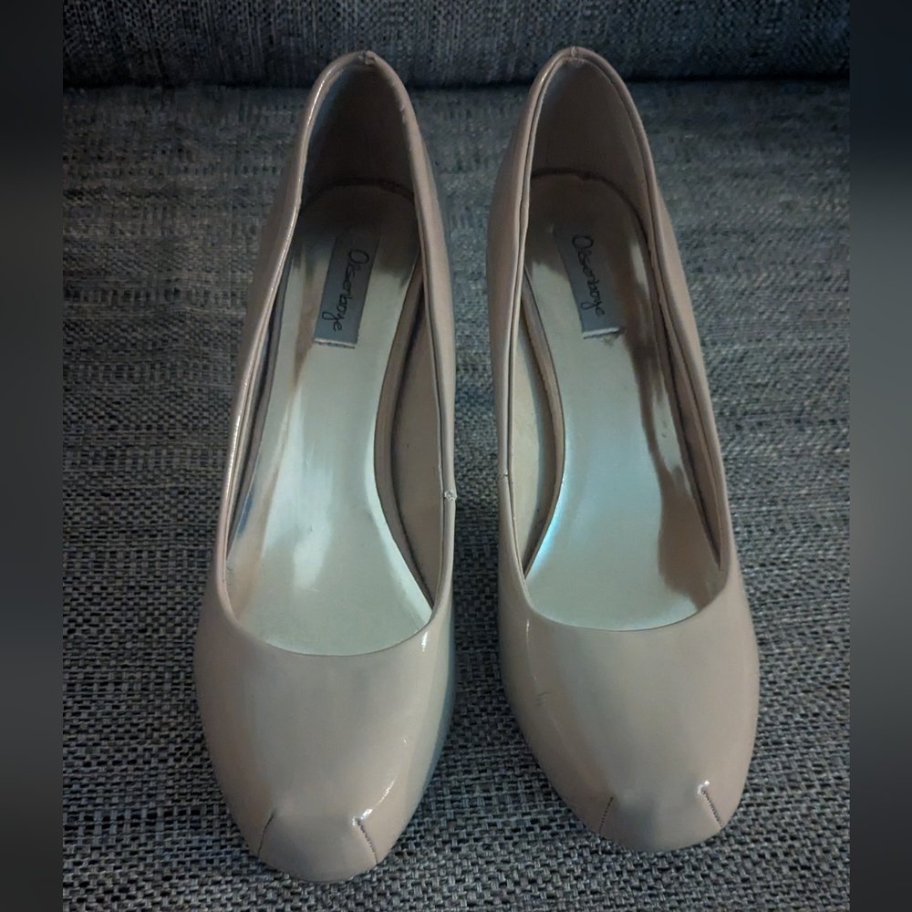 OLSENBOYE FAUX PATENT LEATHER STILETTO PUMP/NUDE/SIZE 8.5 Women's Pumps